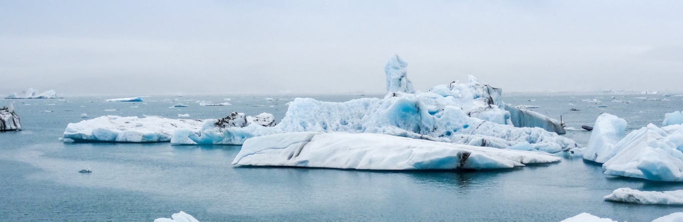 Icebergs derritiéndose